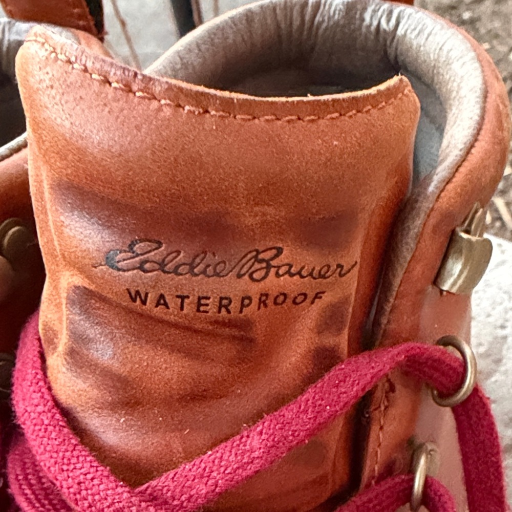Eddie Bauer Brown Lace Up Boots with Red Laces - Picture 6 of 7